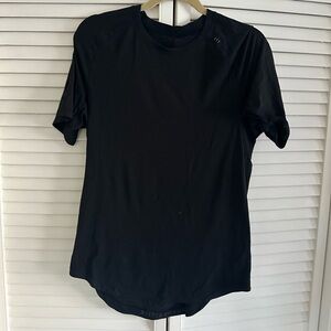 GUC Lululemon Men’s Shirt - Medium Curved Hem